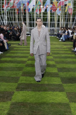 LOUIS-VUITTON-MENrsquoS-SPRING-SUMMER-2025-LOOK-63