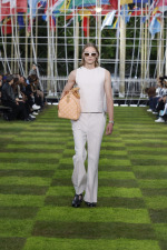 LOUIS-VUITTON-MENrsquoS-SPRING-SUMMER-2025-LOOK-64