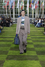 LOUIS-VUITTON-MENrsquoS-SPRING-SUMMER-2025-LOOK-70