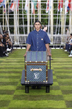 LOUIS-VUITTON-MENrsquoS-SPRING-SUMMER-2025-LOOK-72