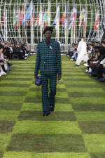 LOUIS-VUITTON-MENrsquoS-SPRING-SUMMER-2025-LOOK-73