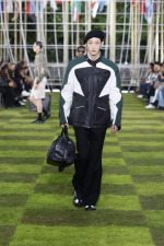 LOUIS-VUITTON-MENrsquoS-SPRING-SUMMER-2025-LOOK-76