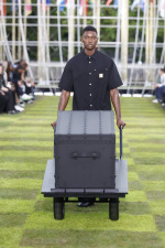 LOUIS-VUITTON-MENrsquoS-SPRING-SUMMER-2025-LOOK-8