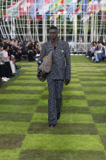 LOUIS-VUITTON-MENrsquoS-SPRING-SUMMER-2025-LOOK-81