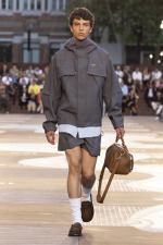 LOUIS-VUITTON-MENrsquoS-SPRING-SUMMER-2026-SHOW-LOOK-05