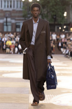 LOUIS-VUITTON-MENrsquoS-SPRING-SUMMER-2026-SHOW-LOOK-07
