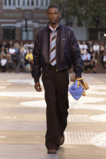 LOUIS-VUITTON-MENrsquoS-SPRING-SUMMER-2026-SHOW-LOOK-09