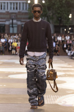 LOUIS-VUITTON-MENrsquoS-SPRING-SUMMER-2026-SHOW-LOOK-10