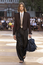 LOUIS-VUITTON-MENrsquoS-SPRING-SUMMER-2026-SHOW-LOOK-11