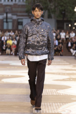 LOUIS-VUITTON-MENrsquoS-SPRING-SUMMER-2026-SHOW-LOOK-12
