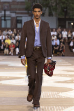 LOUIS-VUITTON-MENrsquoS-SPRING-SUMMER-2026-SHOW-LOOK-13