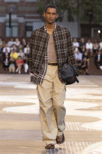 LOUIS-VUITTON-MENrsquoS-SPRING-SUMMER-2026-SHOW-LOOK-25