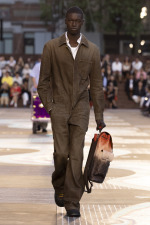 LOUIS-VUITTON-MENrsquoS-SPRING-SUMMER-2026-SHOW-LOOK-26
