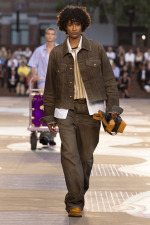 LOUIS-VUITTON-MENrsquoS-SPRING-SUMMER-2026-SHOW-LOOK-27