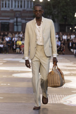 LOUIS-VUITTON-MENrsquoS-SPRING-SUMMER-2026-SHOW-LOOK-33