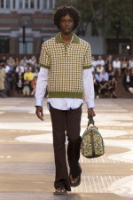 LOUIS-VUITTON-MENrsquoS-SPRING-SUMMER-2026-SHOW-LOOK-34