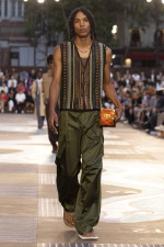 LOUIS-VUITTON-MENrsquoS-SPRING-SUMMER-2026-SHOW-LOOK-36