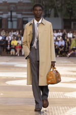 LOUIS-VUITTON-MENrsquoS-SPRING-SUMMER-2026-SHOW-LOOK-38