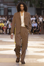 LOUIS-VUITTON-MENrsquoS-SPRING-SUMMER-2026-SHOW-LOOK-40