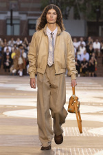 LOUIS-VUITTON-MENrsquoS-SPRING-SUMMER-2026-SHOW-LOOK-43