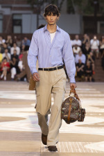 LOUIS-VUITTON-MENrsquoS-SPRING-SUMMER-2026-SHOW-LOOK-45