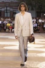 LOUIS-VUITTON-MENrsquoS-SPRING-SUMMER-2026-SHOW-LOOK-74