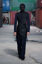 MM_Folders_FW26-Show-Look_0033