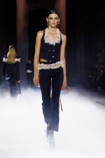 McQueen_SS25_Runway_Press_look06