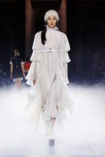 McQueen_SS25_Runway_Press_look08