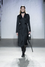 MM6-Maison-Margiela-AW22-Look-18