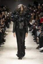 Noir-Kei-Ninomiya_FW26-27_02
