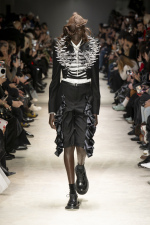 Noir-Kei-Ninomiya_FW26-27_07