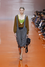 Prada-Donna-SS26-15