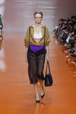 Prada-Donna-SS26-24