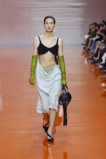 Prada-Donna-SS26-52