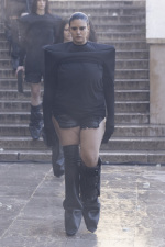 Rick-Owens-RTW-SS25-Paris-002