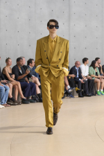 SAINT-LAURENT_FASHION_SHOW_MEN_SUMMER26_RUNWAY_04_HR