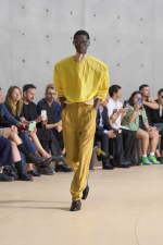 SAINT-LAURENT_FASHION_SHOW_MEN_SUMMER26_RUNWAY_12_HR