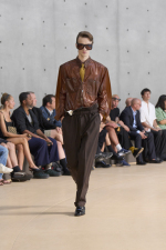 SAINT-LAURENT_FASHION_SHOW_MEN_SUMMER26_RUNWAY_33_HR