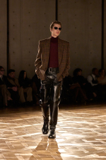 SAINT-LAURENT_FASHION_SHOW_MEN_WINTER25_RUNWAY_16_HR