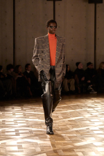 SAINT-LAURENT_FASHION_SHOW_MEN_WINTER25_RUNWAY_18_HR