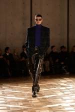 SAINT-LAURENT_FASHION_SHOW_MEN_WINTER25_RUNWAY_19_HR