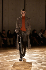 SAINT-LAURENT_FASHION_SHOW_MEN_WINTER25_RUNWAY_20_HR