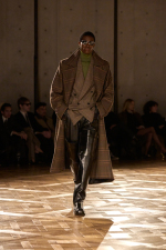 SAINT-LAURENT_FASHION_SHOW_MEN_WINTER25_RUNWAY_21_HR