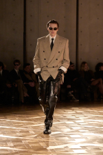 SAINT-LAURENT_FASHION_SHOW_MEN_WINTER25_RUNWAY_25_HR