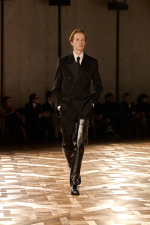 SAINT-LAURENT_FASHION_SHOW_MEN_WINTER25_RUNWAY_34_HR