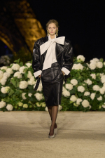 SAINT-LAURENT_FASHION_SHOW_WOMAN_SUMMER26_RUNWAY_01_LR