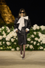 SAINT-LAURENT_FASHION_SHOW_WOMAN_SUMMER26_RUNWAY_03_LR