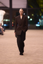 SAINT-LAURENT_FASHION_SHOW_WOMAN_WINTER26_RUNWAY_05_HR