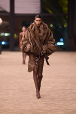 SAINT-LAURENT_FASHION_SHOW_WOMAN_WINTER26_RUNWAY_11_HR
